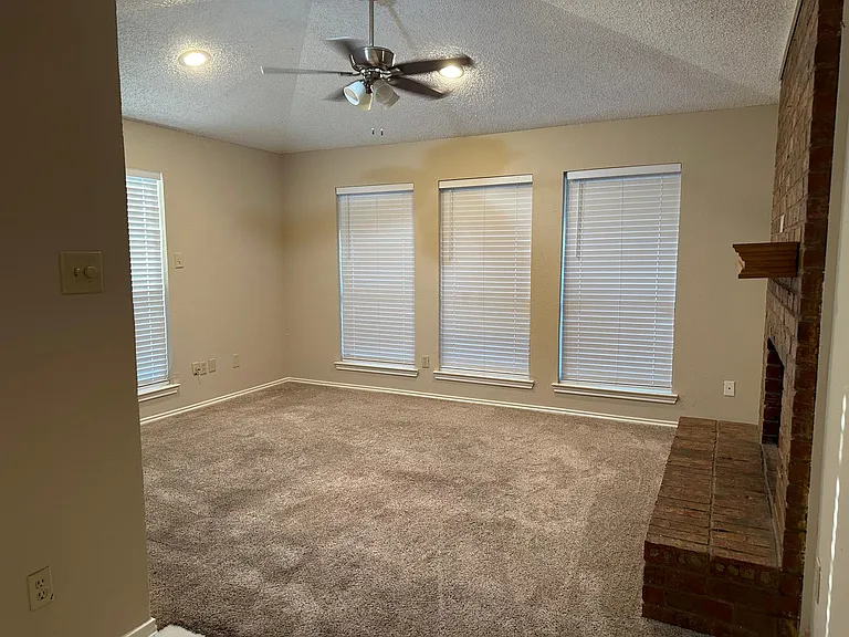 565 Briarcliff Dr — Photo 6