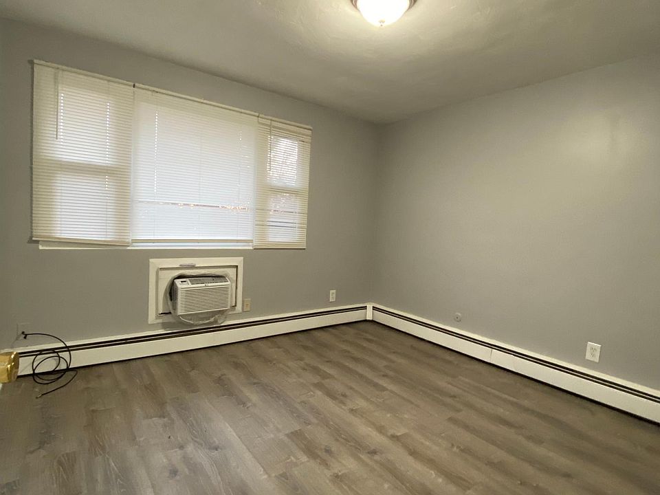 2nd image of 264 Mercer St APT 5
