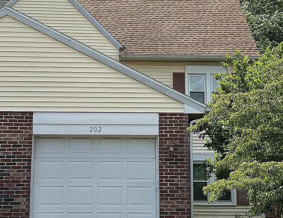 1st image of 202 Adams Dr