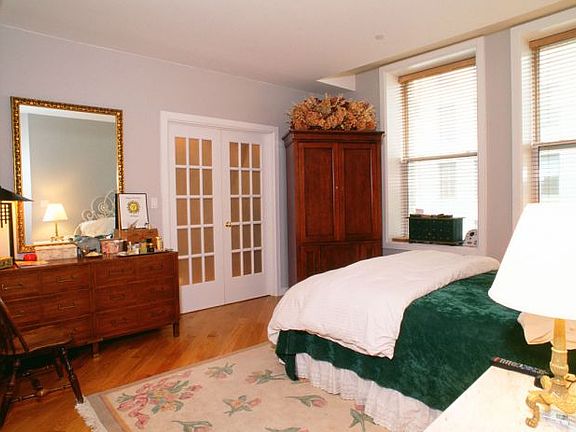 5th image of 114 W 17th St APT 4F