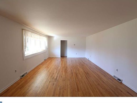 4th image of 2607 Dons Ln