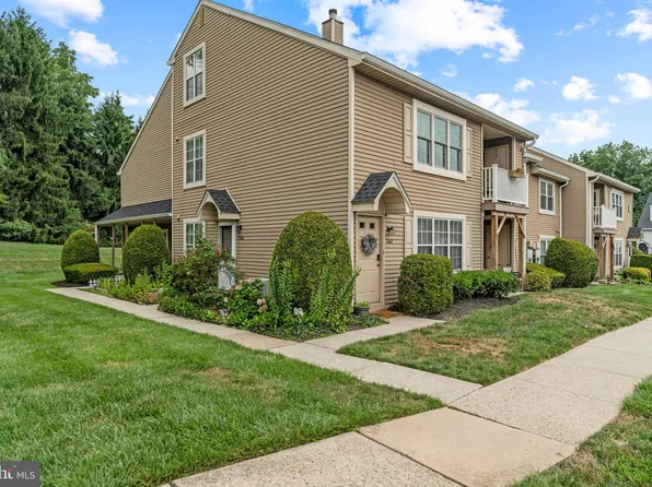 769 Sparrow Ln, Langhorne, PA 19047