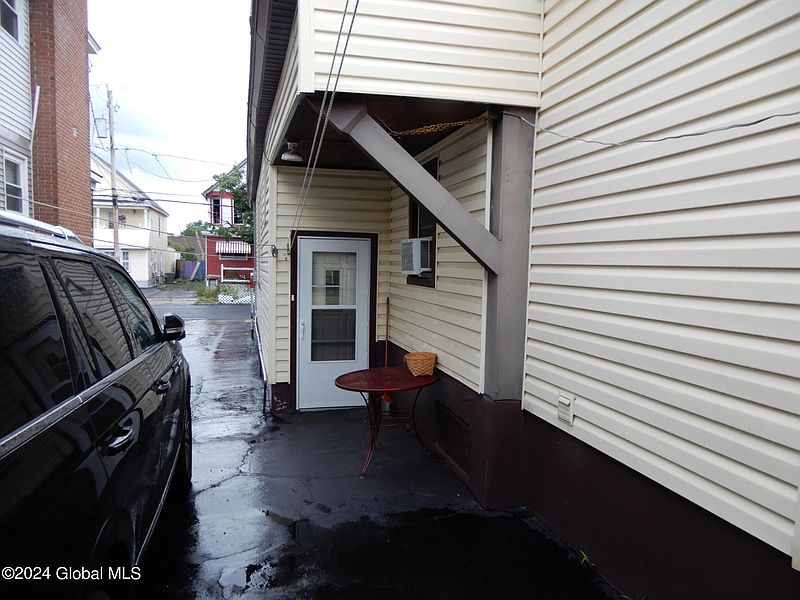 5th image of 1125 Webster Street