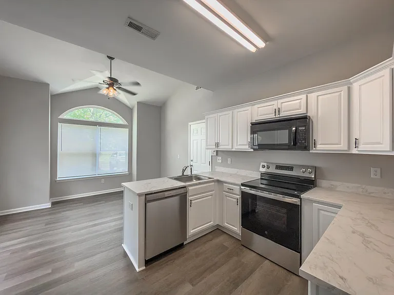251 Grand Oaks Dr — Photo 11