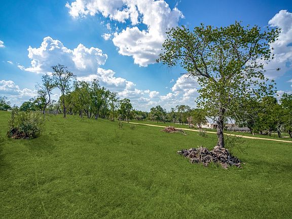 4th image of 632 Overlook Dr