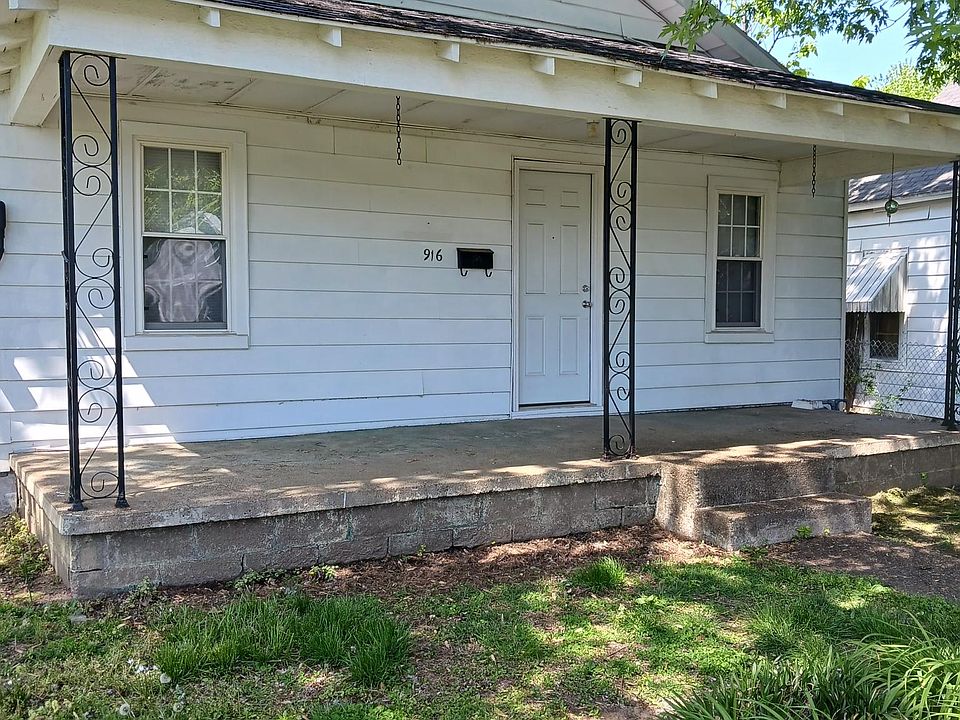 1st image of 916 McGill St