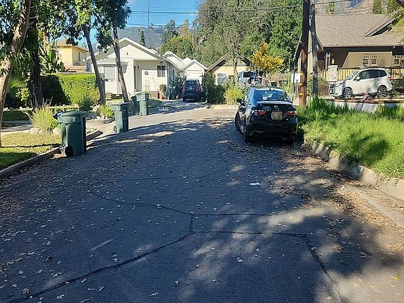 4th image of 1464 N Wilson Ave