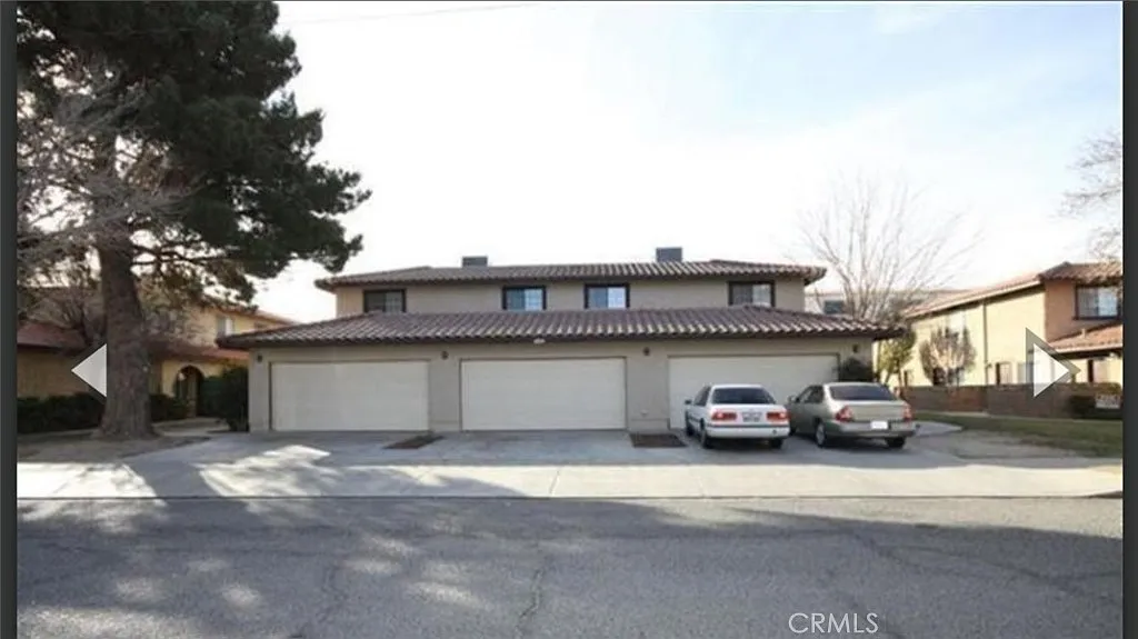 3 bed, 2.0 bath, 1100 sqft, $2,000 — Photo 1