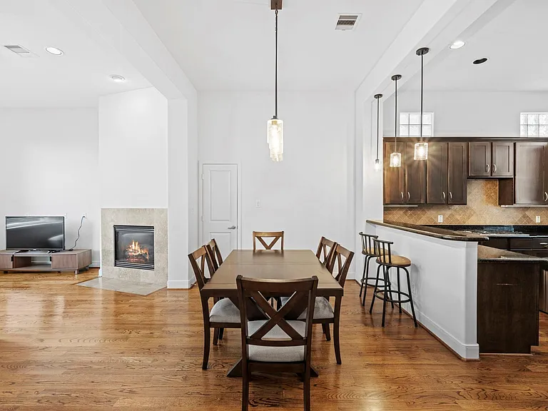 2413 Ralph St #9 — Photo 3