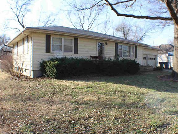 2nd image of 715 Woodland St