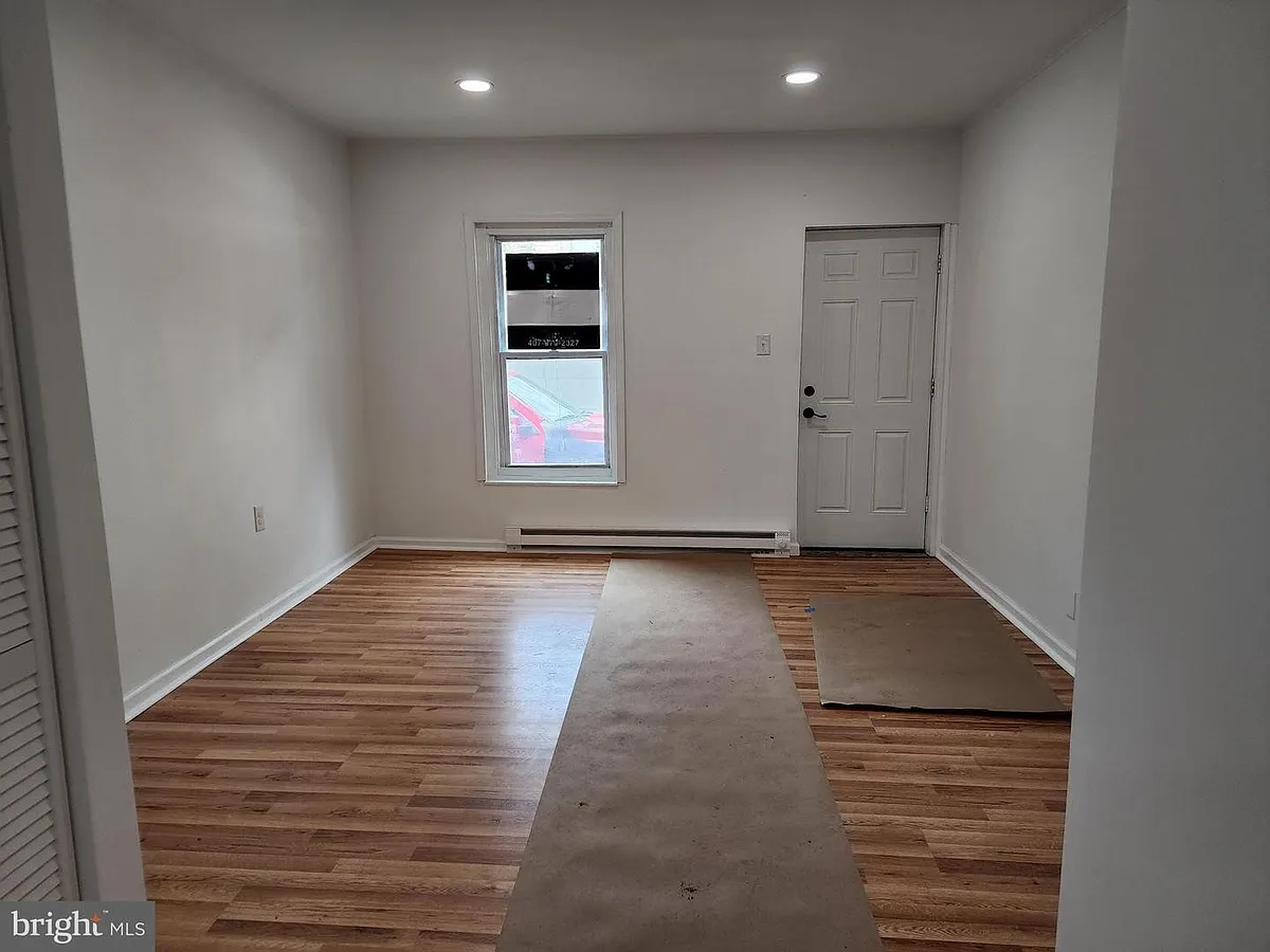 Building Photo - 517 Elliger St