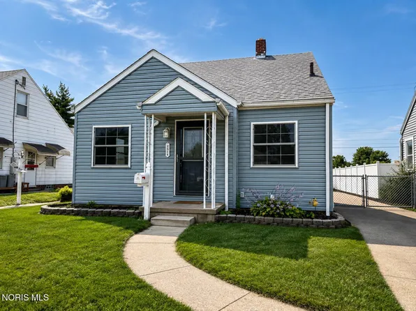 2514 Taft Ave, Oregon, OH 43616
