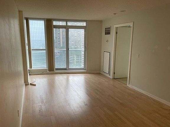 3rd image of 8 York St #1605