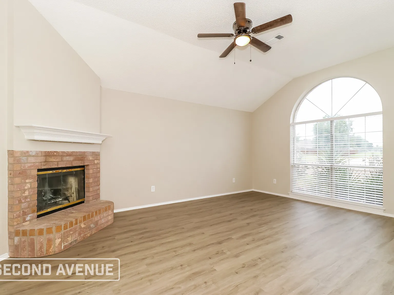 3 bed, 2.0 bath, 1628 sqft, $2,799 — Photo 4