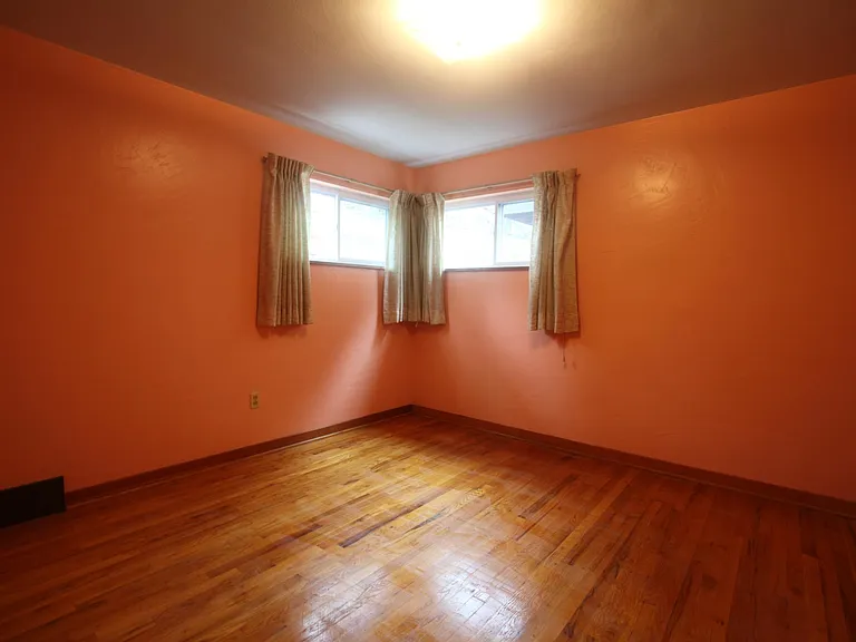 2467 Woodward Ave — Photo 10