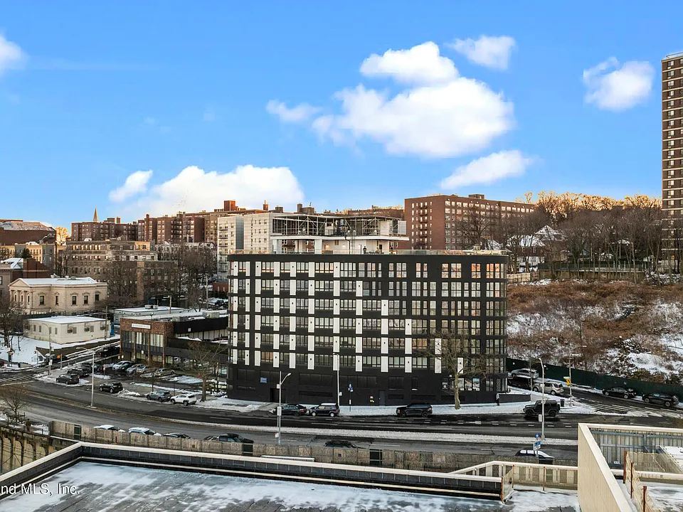 5 Stuyvesant Pl #5A