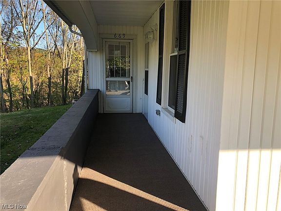 4th image of 669 Newport Ave