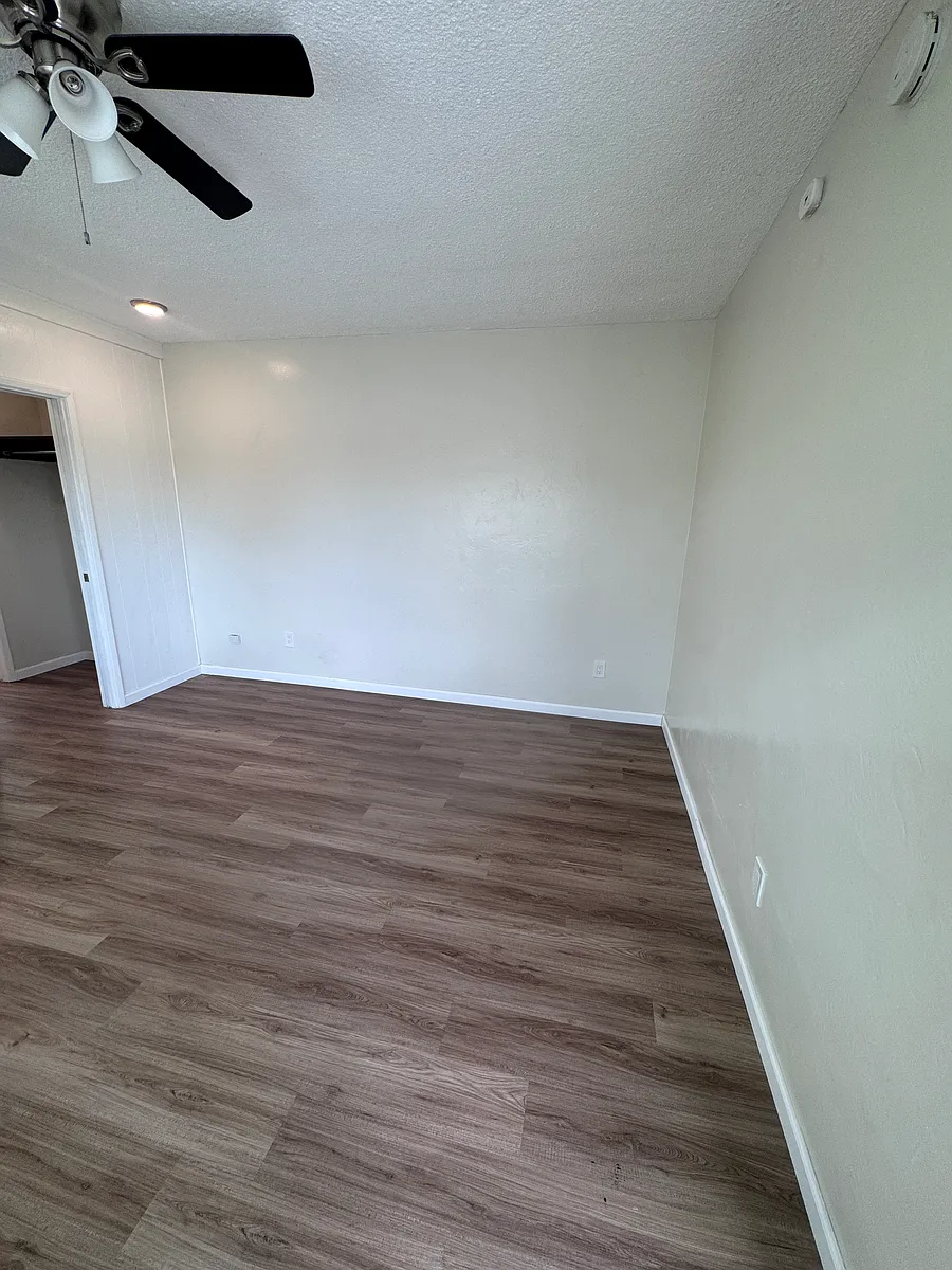 Building Photo - 1440 Robinson Ave #12