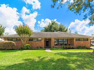 10825 Willowisp Dr, Houston, TX 77035
