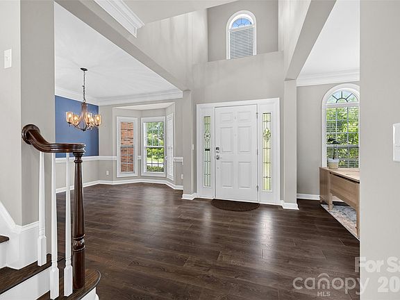 3rd image of 11118 Fountaingrove Dr