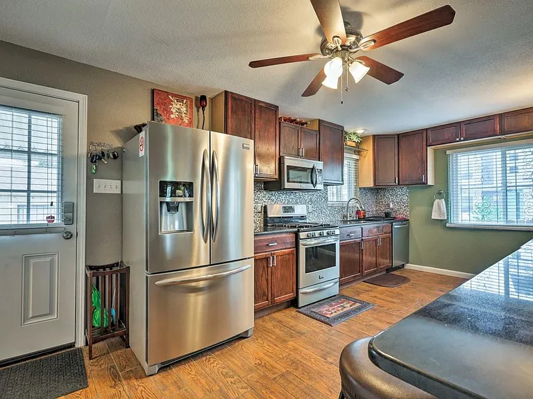 1300 Perry St — Photo 38