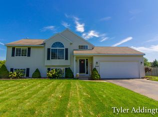 8960 Parker Woods Dr NW, Sparta, MI 49345