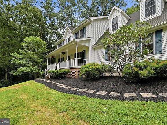 4th image of 9088 Woodbrook Ln