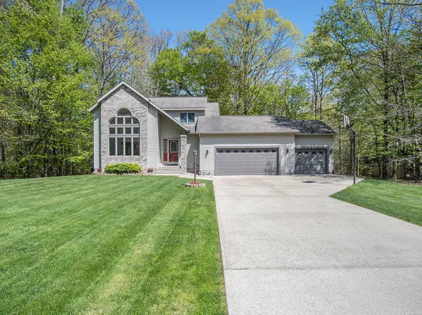 6826 Anita Ct, Fruitport, MI 49415