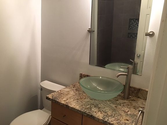 5th image of 204 E Davie St Unit 1
