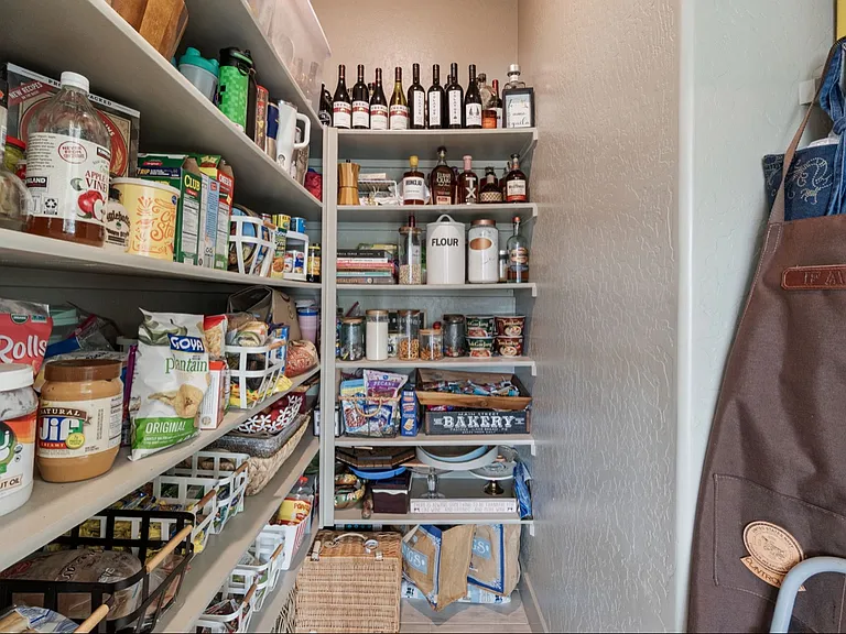 2407 W Andrew Ln — Photo 14