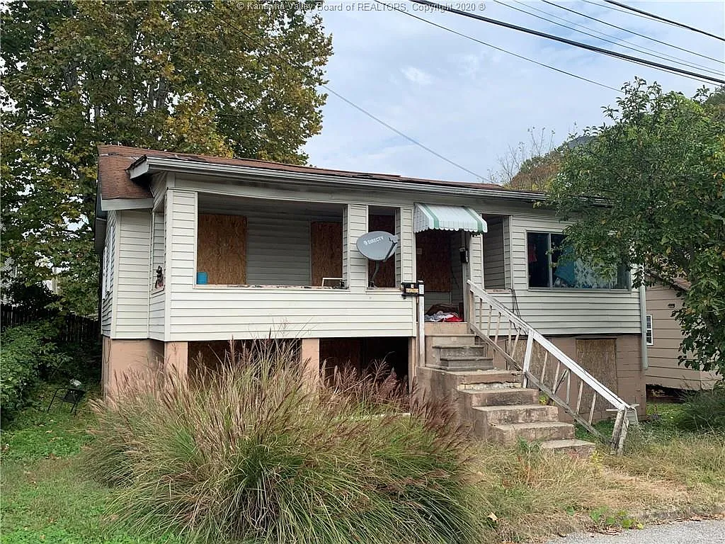 3121 31st St photo 1