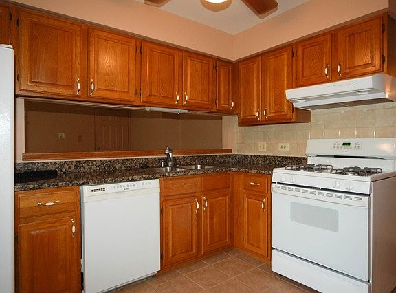 4th image of 1412 N Sterling Ave Unit 103