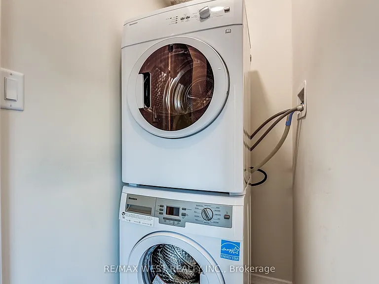 24 Fieldway Rd #Townhouse 7 — Photo 10