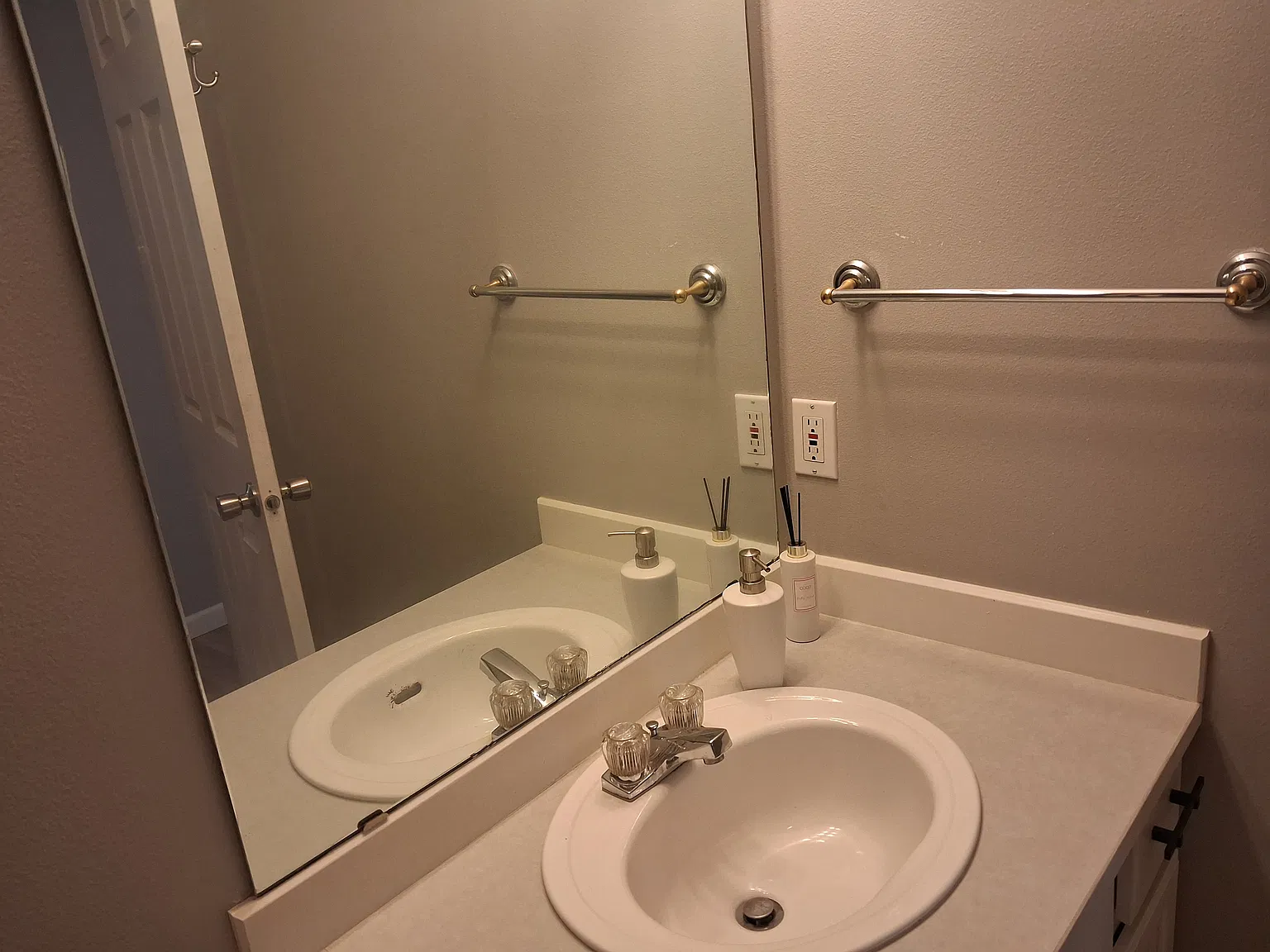 3 bed, 1470 sqft, $2,900 — Photo 4