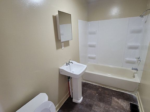 5th image of 1330 W 32nd St