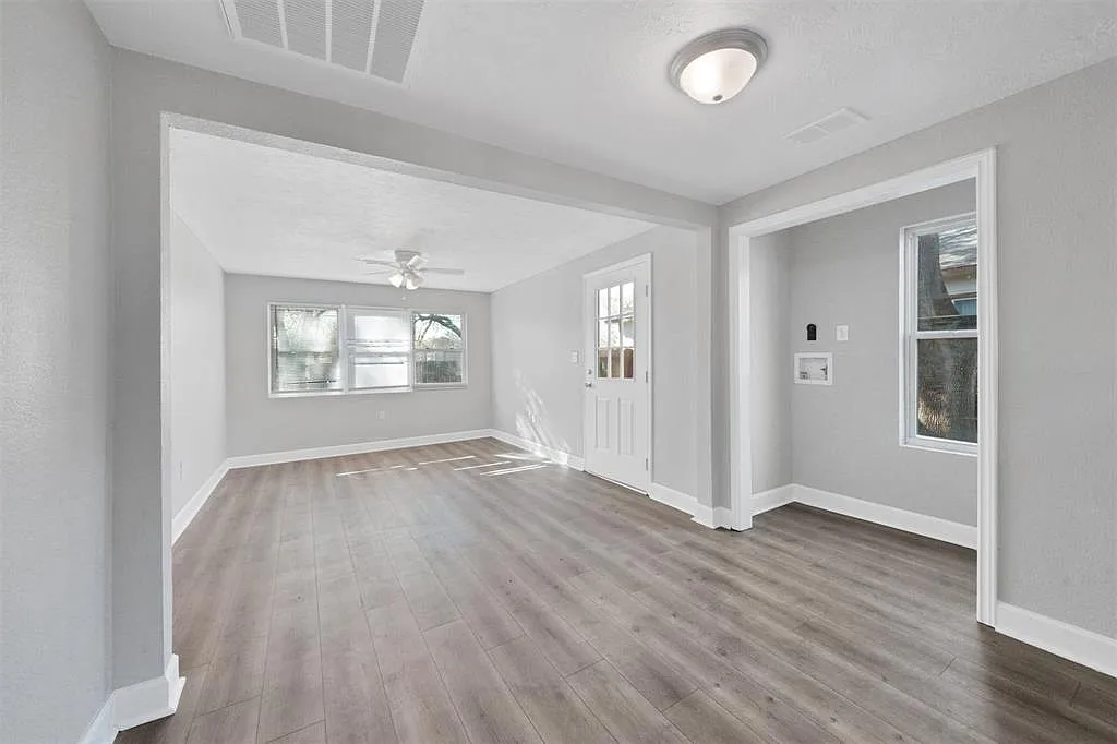 Building Photo - 2523 7th Ave N #1