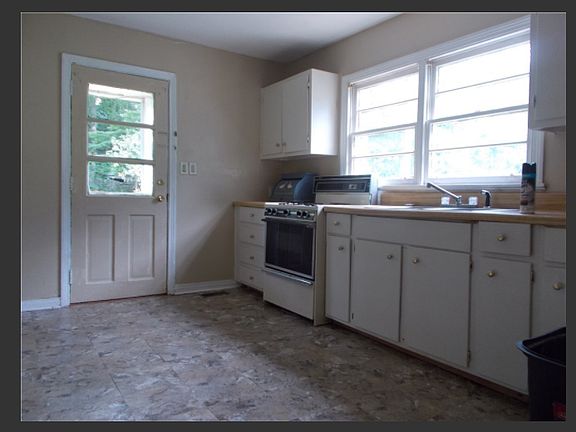 3rd image of 2047 Benson Ave SE