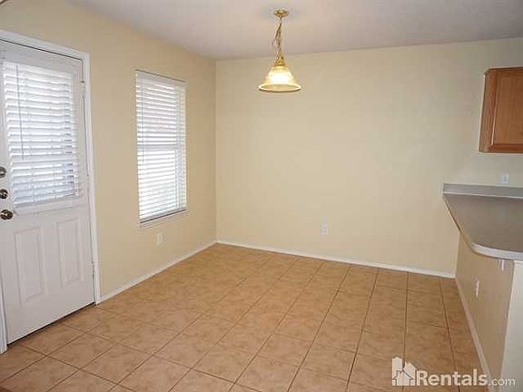 3rd image of 852 Meadowlark Dr