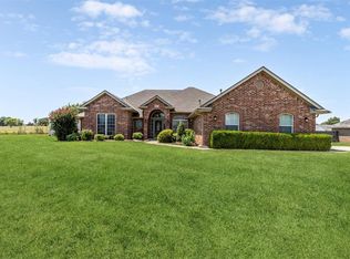 506 Fieldcrest Dr, Chickasha, OK 73018