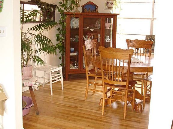Oversized formal dining 