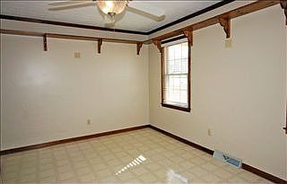 4th image of 1100 Lenhardt Dr