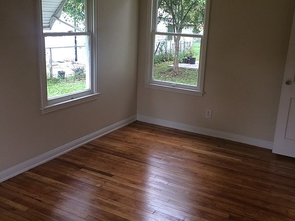 3rd image of 118 McDougal Ave