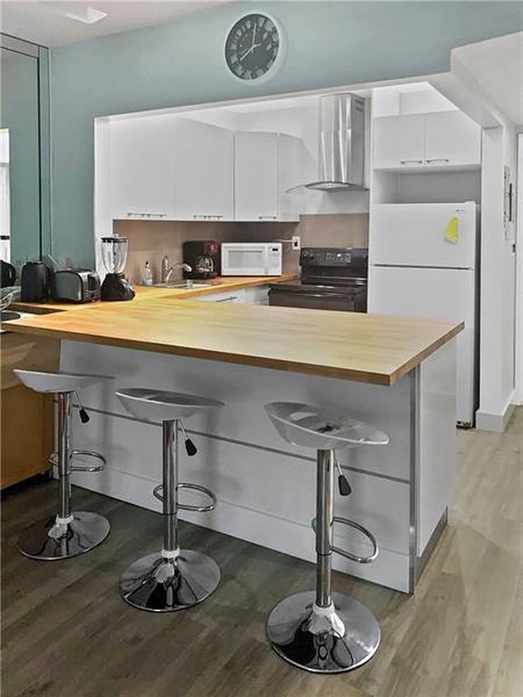 221 SE 9th Avenue #103, photo 3