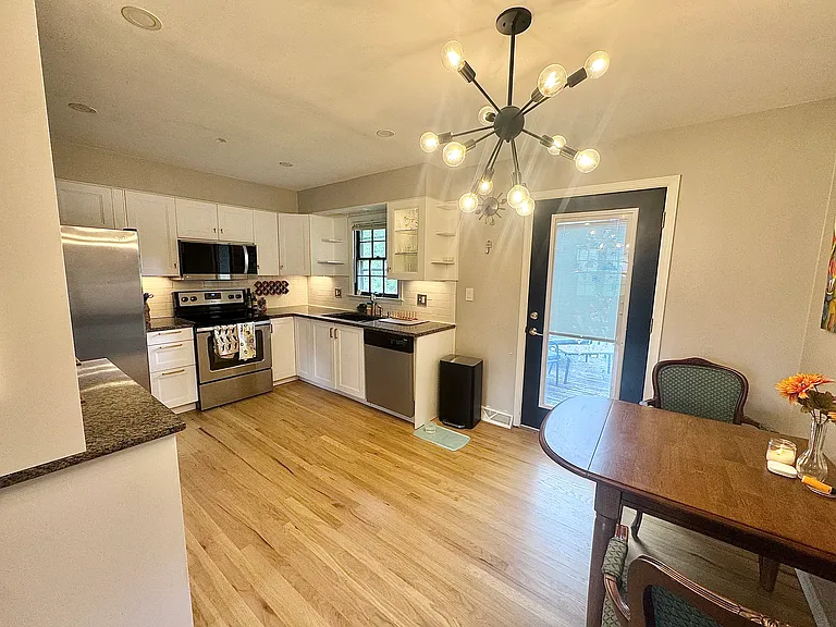 319 E 100th Ter — Photo 17