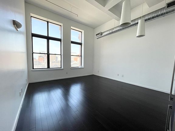 2nd image of 726 Market St Unit 901