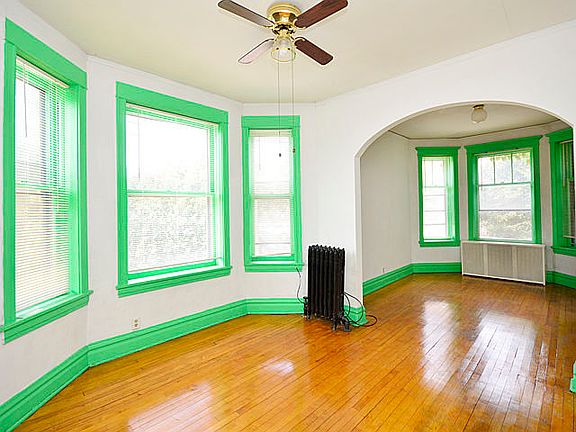 3rd image of 5644 N Magnolia Ave