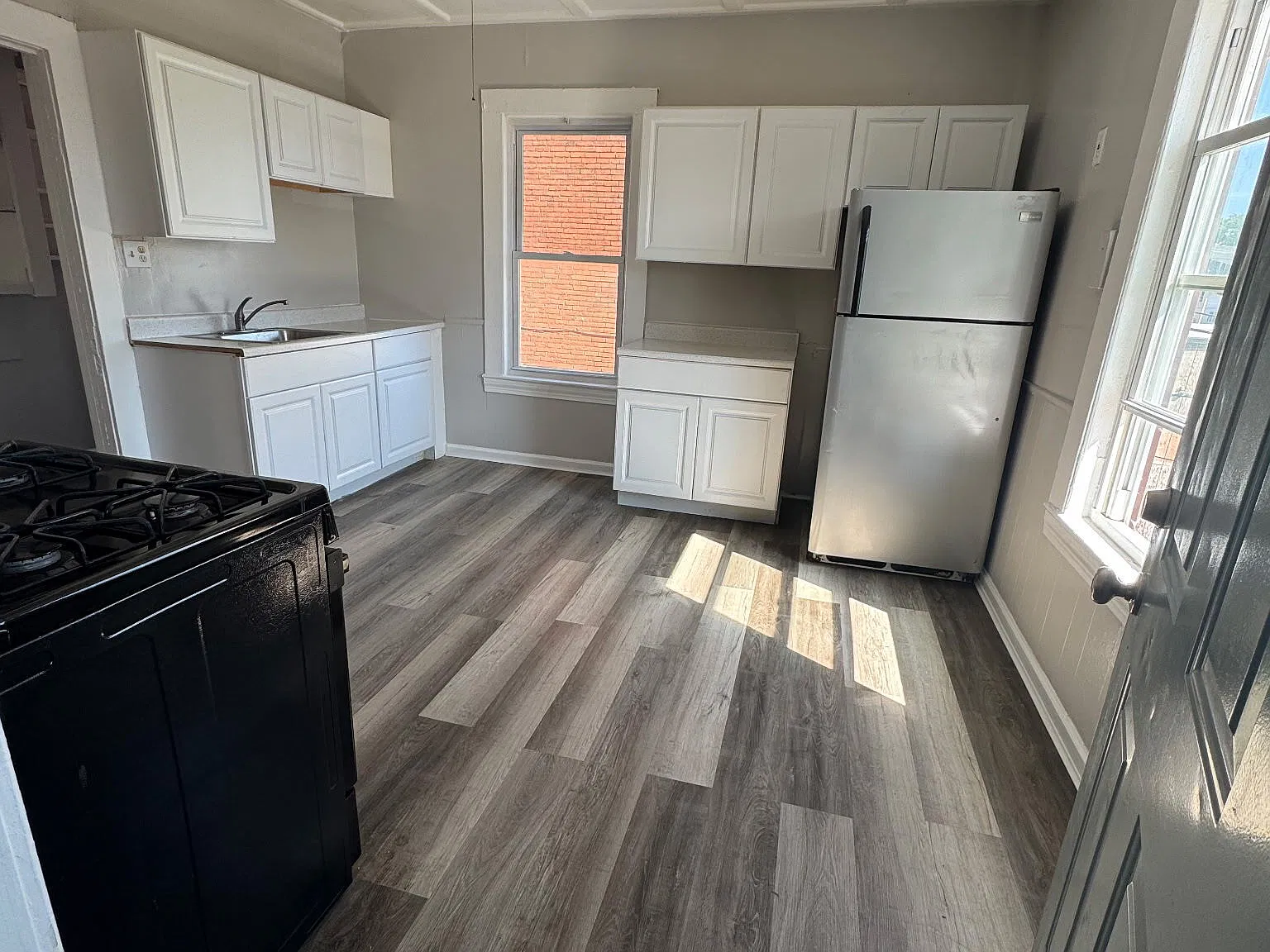 3 bed, 1.0 bath, 3444 sqft, $1,750 — Photo 2