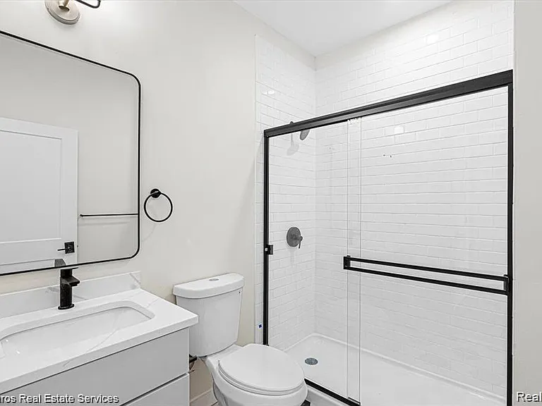 389 Saint Clair St #101 — Photo 10