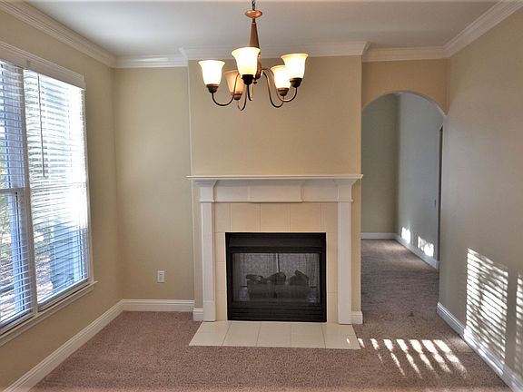 3rd image of 404 Puckett Creek Cir