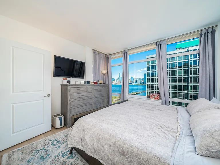 1400 Hudson St #902 — Photo 6